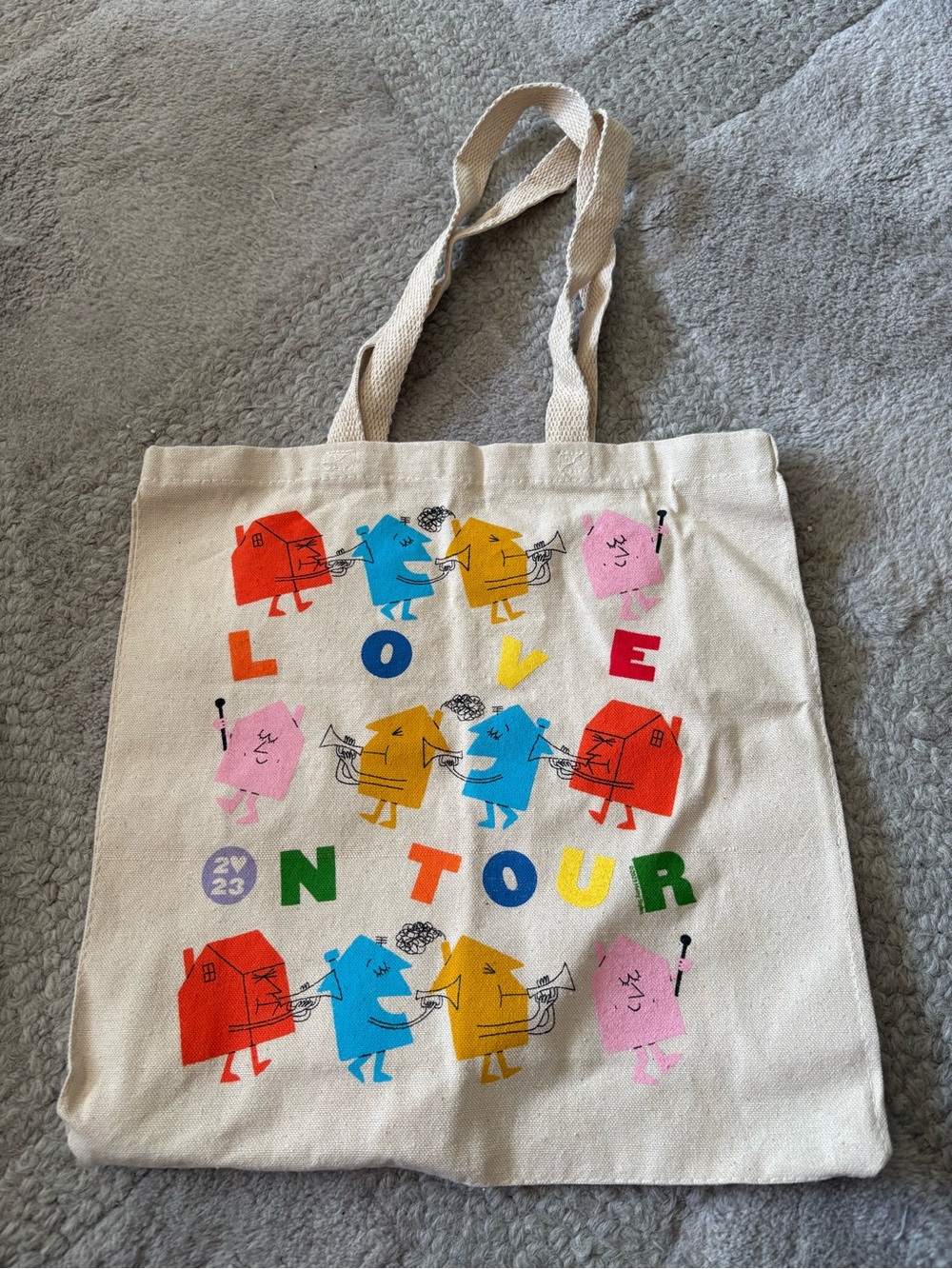 Love On Tour Europe Tote Bag